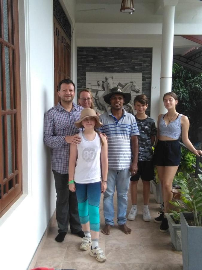 Mahaweli King'S Villa Kandy Buitenkant foto