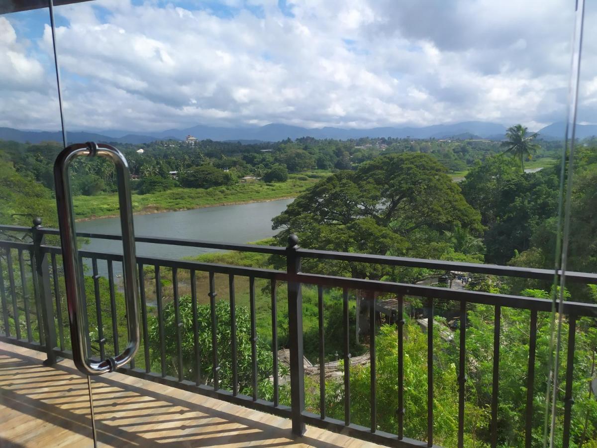 Mahaweli King'S Villa Kandy Buitenkant foto