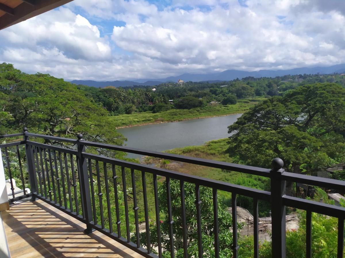 Mahaweli King'S Villa Kandy Buitenkant foto