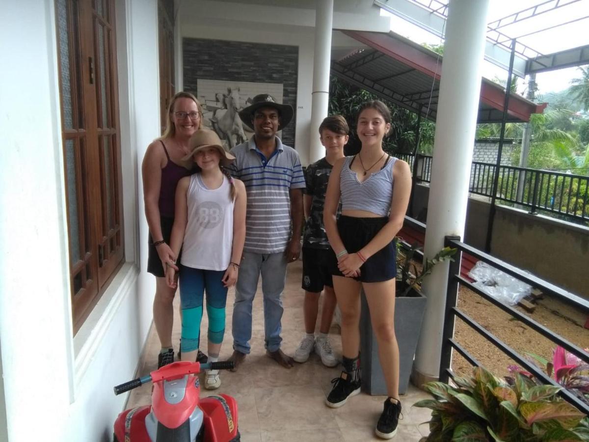 Mahaweli King'S Villa Kandy Buitenkant foto
