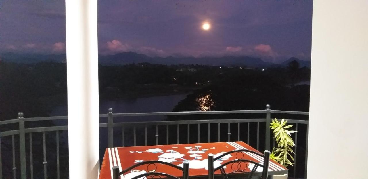 Mahaweli King'S Villa Kandy Buitenkant foto