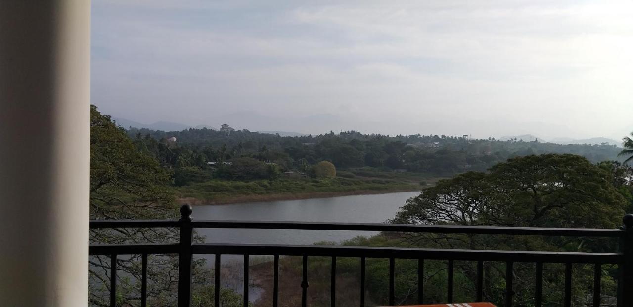 Mahaweli King'S Villa Kandy Buitenkant foto